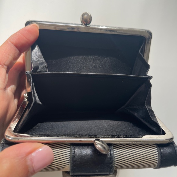 Burberry Black/Beige Nova Check Canvas and Leather Buckle kiss lock Wallet - Picture 4 of 12